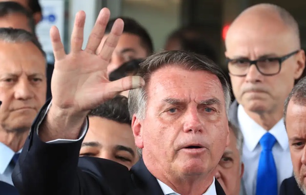 Bolsonaro pede autorização do STF para fazer procedimento médico