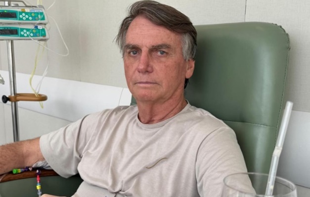 Bolsonaro recebe alta da UTI e segue internado em hospital de Brasília
