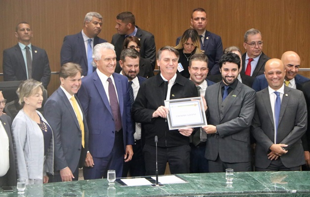 Bolsonaro recebe título de cidadão goiano: “Esse carinho não tem preço” 