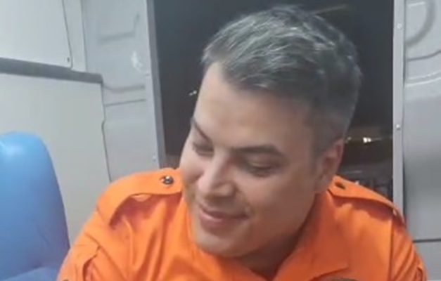 Bombeiro canta para acalmar paciente idosa em crise psiquiátrica em Goiânia
