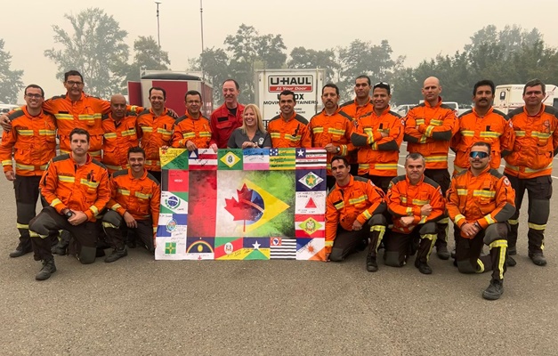 Bombeiro goiano retorna após combater incêndios florestais no Canadá 