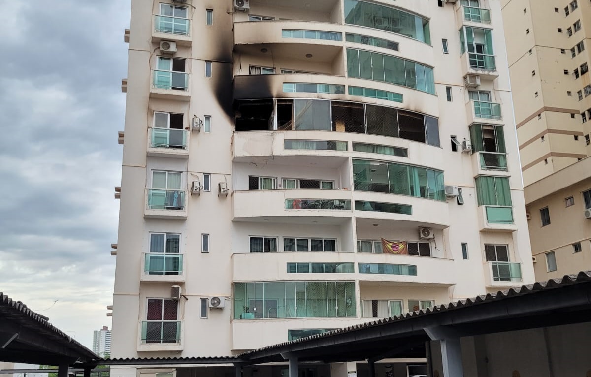 Bombeiros controlam incêndio em apartamento no Setor Bueno, em Goiânia