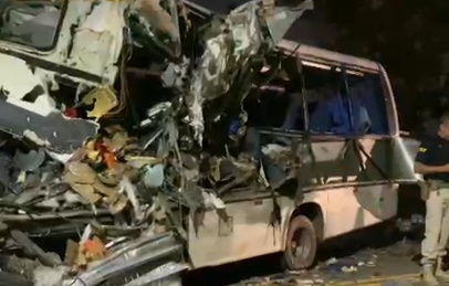 Bombeiros de Goiás corrigem para 5 o número de mortos em acidente na BR-153
