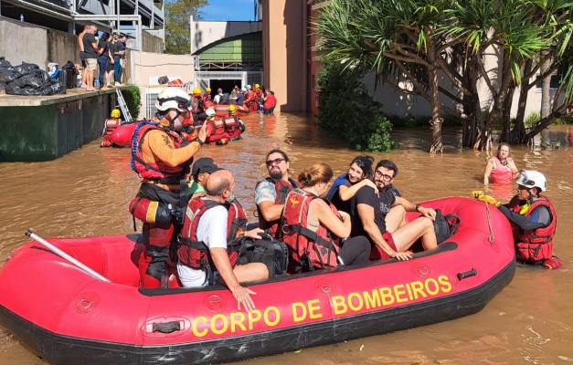 Bombeiros de Goiás resgatam mais de 150 pessoas no Rio Grande do Sul