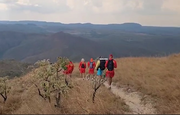 Bombeiros encontram turista que se perdeu em trilha em Alto Paraíso de Goiás