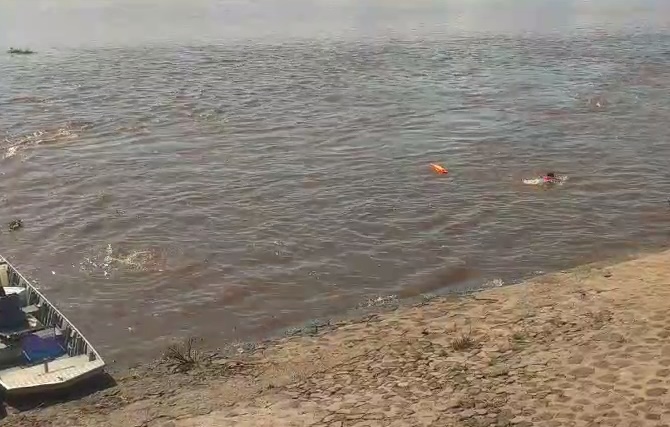 Bombeiros fazem buscas por homem que desapareceu no Rio Araguaia