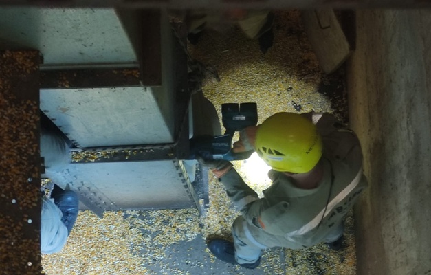 Bombeiros resgatam corpo de jovem preso em elevador de grãos em Morrinhos 