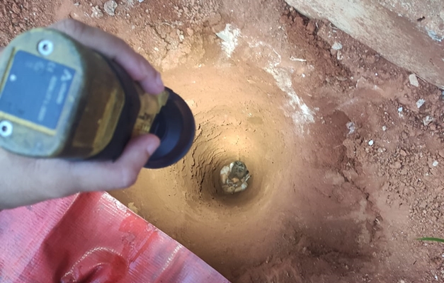 Bombeiros resgatam criança de 2 anos em buraco de obra em Anápolis