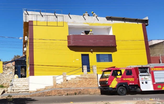Bombeiros resgatam vítimas de choque elétrico em Pirenópolis