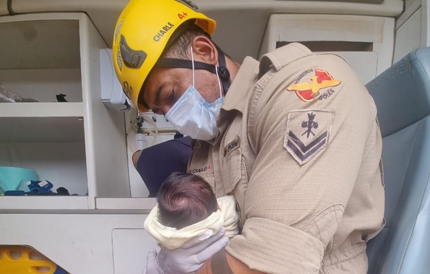 Bombeiros socorrem bebê de três dias que estava engasgada em Planaltina