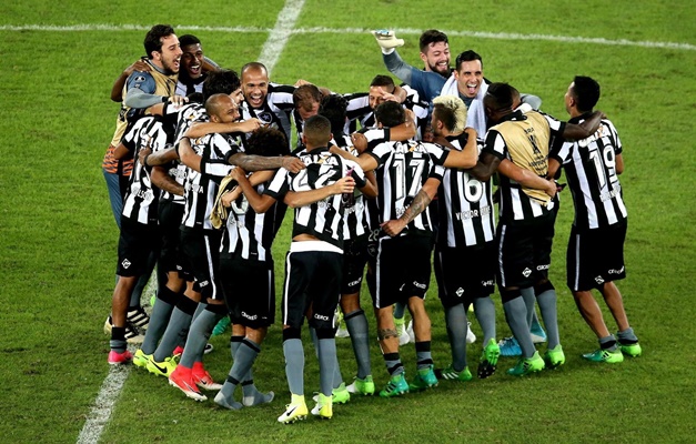 Botafogo bate o Atlético Nacional, elimina atual campeão e avança na Libertadores