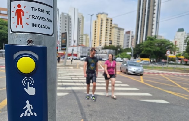 Botoeiras sonoras irão auxiliar mobilidade de pessoas com deficiência visual