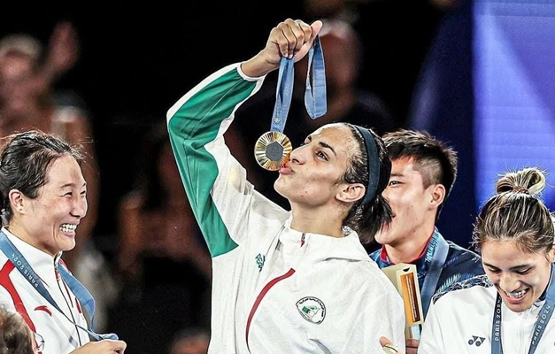 Boxeadora argelina vítima de ataques de gênero ganha medalha de ouro