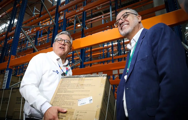 Brasil adquire 1,3 milhão de doses de imunizantes contra covid-19