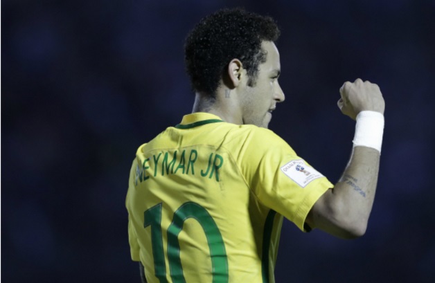 Brasil bate de virada o Uruguai e fica a um passo da Copa