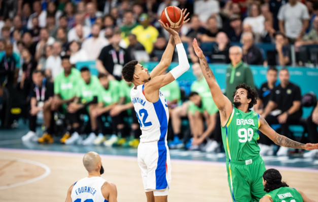 Brasil desperdiça 12 pontos de frente no basquete e leva virada da França 