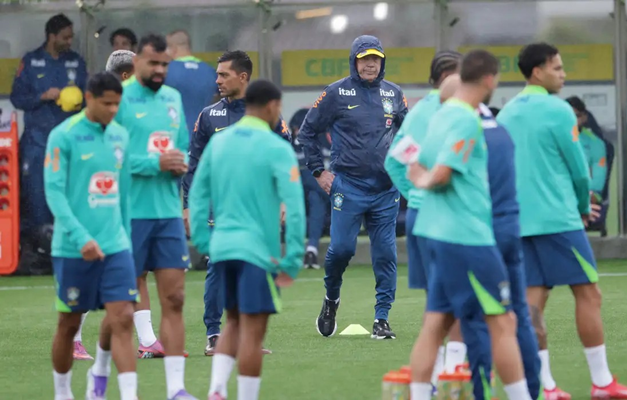 Brasil inicia preparação para partida contra o Chile no Maracanã