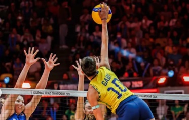 Brasil leva virada da 'invencível' Itália e adia sonho do título inédito no Mundial de vôlei