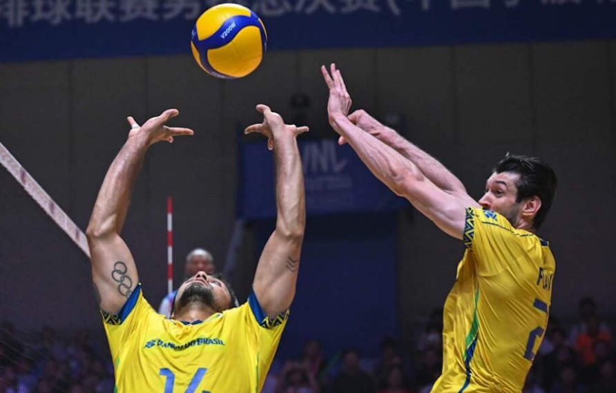 Brasil para no potente ataque da Polônia e disputará o 3º lugar da Liga das Nações de vôlei