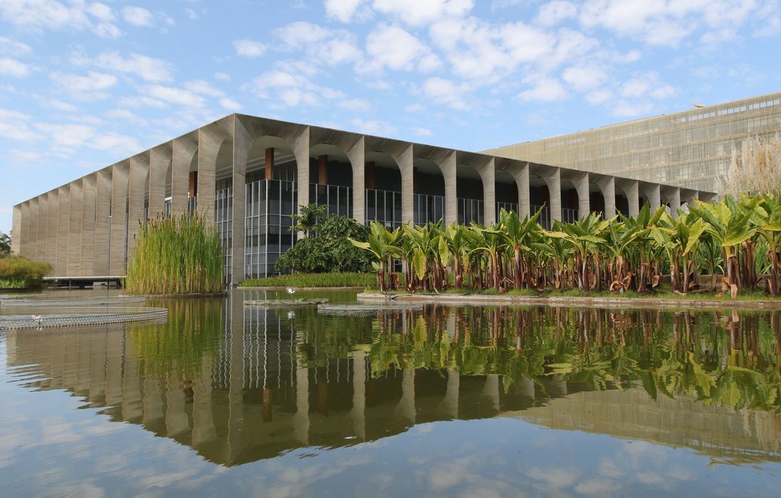 Brasil pede suspensão imediata das hostilidades após Rússia invadir a Ucrânia