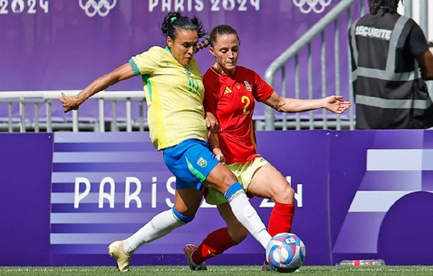 Brasil perde da Espanha e 'seca' rivais para avançar no futebol em Paris