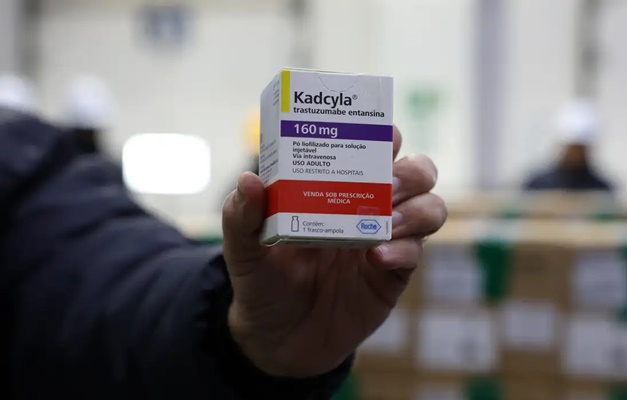 Brasil recebe lote de medicamento para tratar câncer de mama no SUS