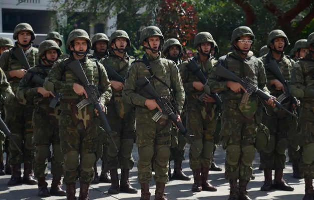 Brasil reforça presença militar na fronteira com Venezuela e Guiana