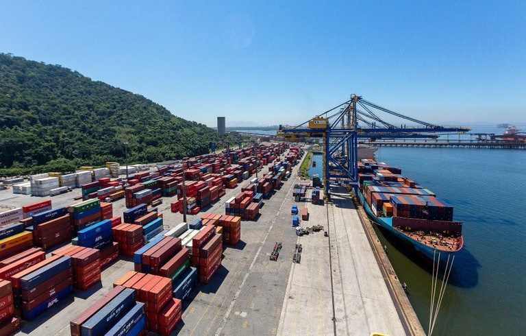 Brasil registra superávit de US$ 2 bilhões na balança comercial da 4ª semana