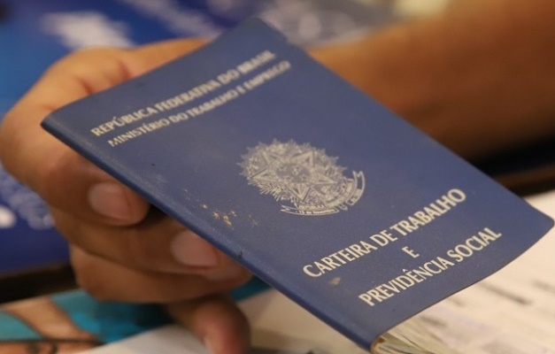 Brasil tem saldo positivo de 148,9 mil empregos com carteira assinada