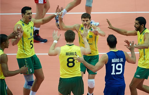 Brasil vence Rússia e avança em 1º no Mundial