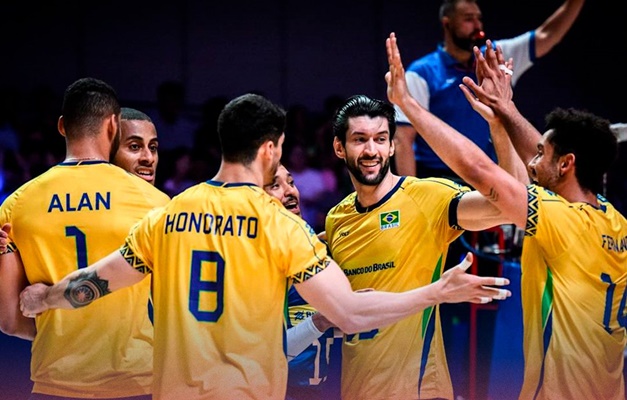 Brasil vira sobre a Eslovênia e garante medalha de bronze na Liga das Nações de vôlei