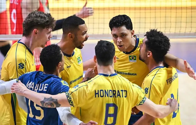 Brasil vira sobre anfitriã China e avança à semi da Liga das Nações