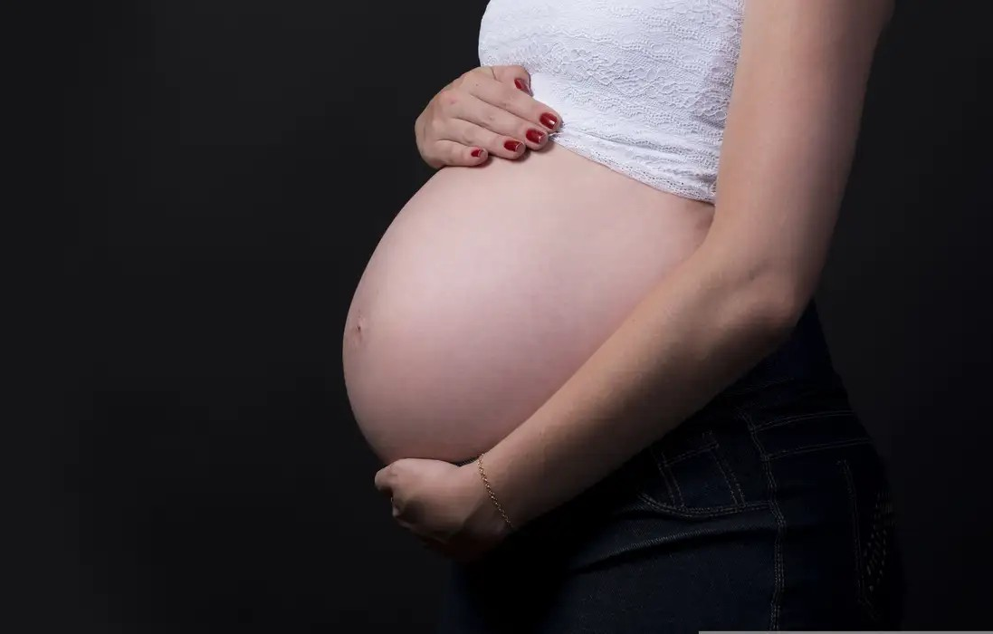 Brasileiras estão tendo menos filhos e adiam maternidade, diz Censo