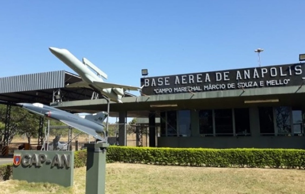 Brasileiro faz relato do período de isolamento na Base Aérea de Anápolis