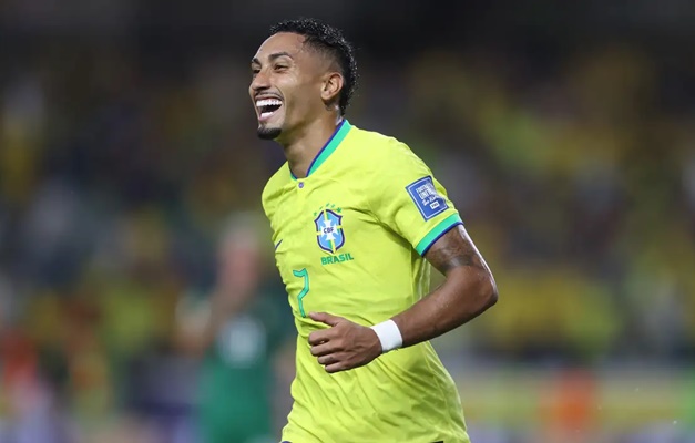 Brasileiro Raphinha é finalista do prêmio de melhor do mundo da Fifa