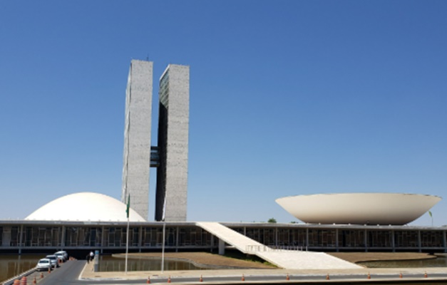 Brasileiros rejeitam mudança na Ficha Limpa e se dividem sobre anistia, diz Pesquisa Atlas