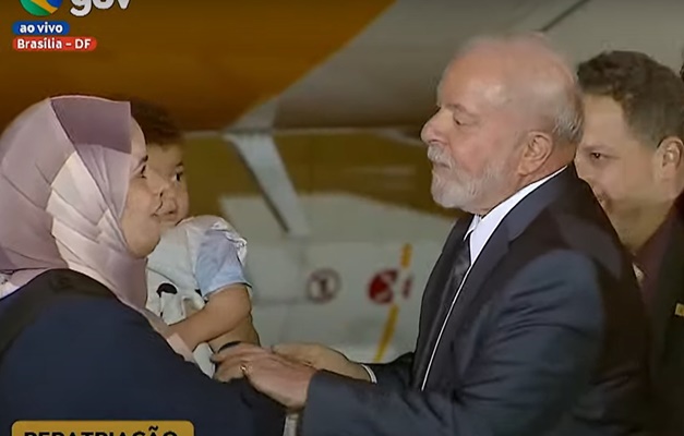 Brasileiros repatriados da Faixa de Gaza chegam a Brasília
