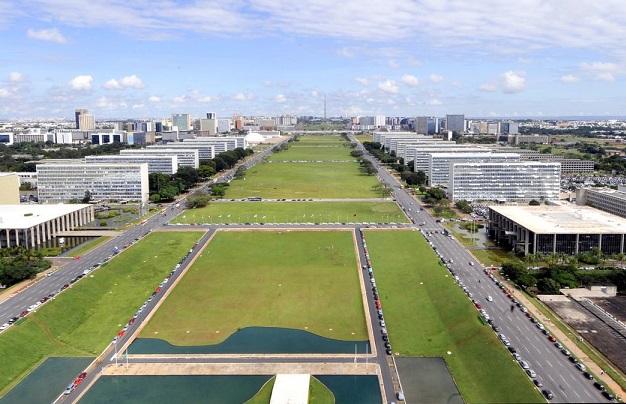 Brasília completa 59 anos, vira metrópole, mas moradores temem violência