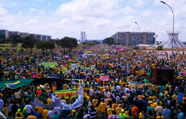 Brasília: protesto reúne 50 mil pessoas, dizem organizadores