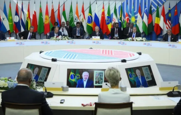 Brics aprova expansão sem Venezuela e ajuda Putin a reagir ao isolamento diplomático