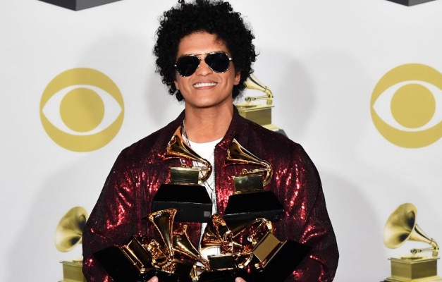 Bruno Mars desbanca Kendrick Lamar e é o grande campeão do Grammy 2018