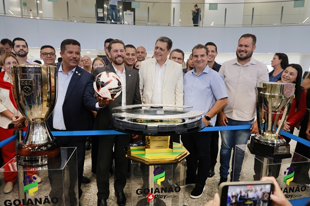 Bruno Peixoto abre exposição de troféus do Campeonato Goiano de Futebol