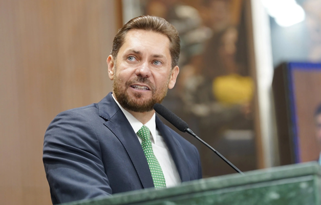 Bruno Peixoto faz balanço de gestão e destaca contenção de gastos na Alego