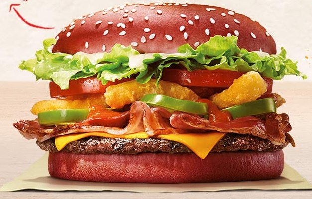 Burger King lança sanduíche com pão vermelho e malagueta