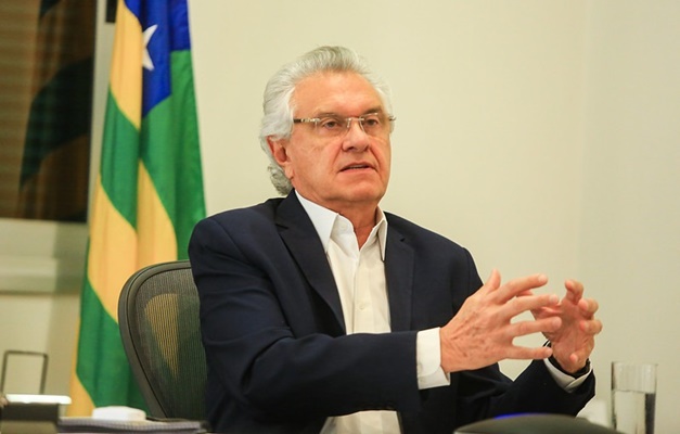 Buscando ampliar parcerias comerciais, Caiado recebe embaixador da China