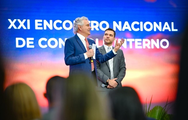 Caiado aborda políticas de transparência em evento com órgãos fiscalizadores