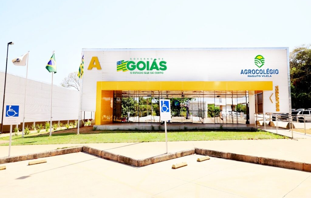 Caiado anuncia bolsa estudo de R$ 111 para alunos do Agrocolégio
