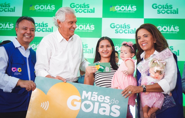 Caiado anuncia reajuste no valor do Mães de Goiás