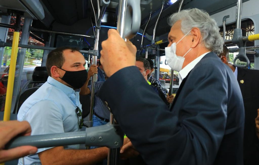 Caiado apresenta 1º ônibus articulado 100% elétrico para o Eixo Anhanguera