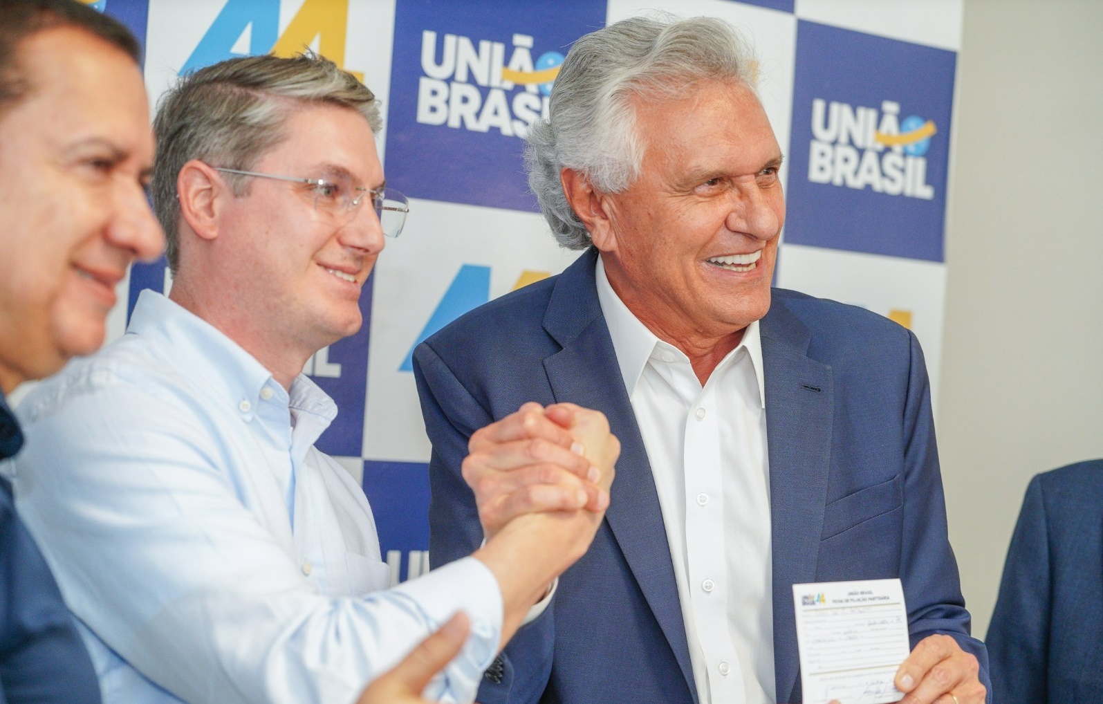 Caiado assina filiação de sete prefeitos goianos ao União Brasil